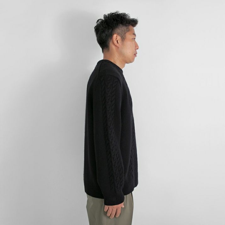 カシミヤ100％メンズケーブル柄クルーネックセーター | Milestone公式