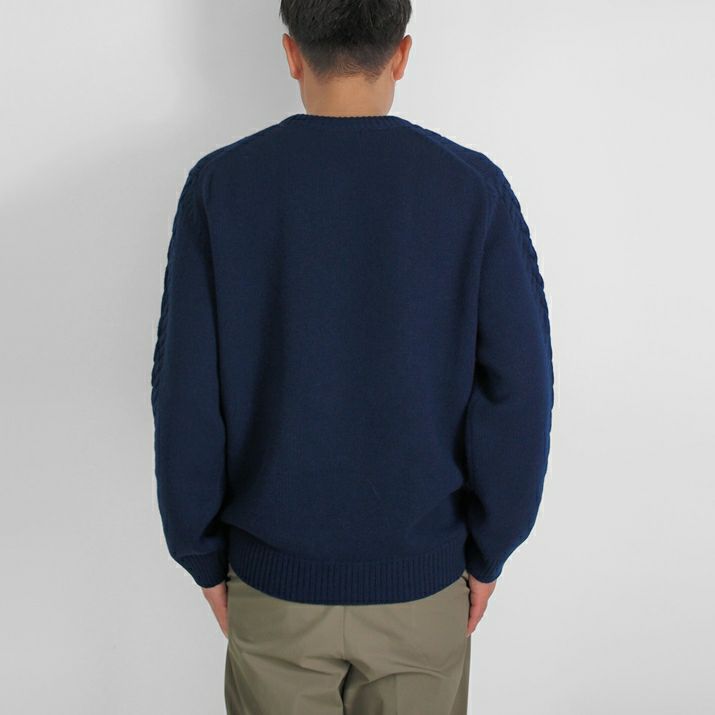 カシミヤ100％メンズケーブル柄クルーネックセーター | Milestone公式